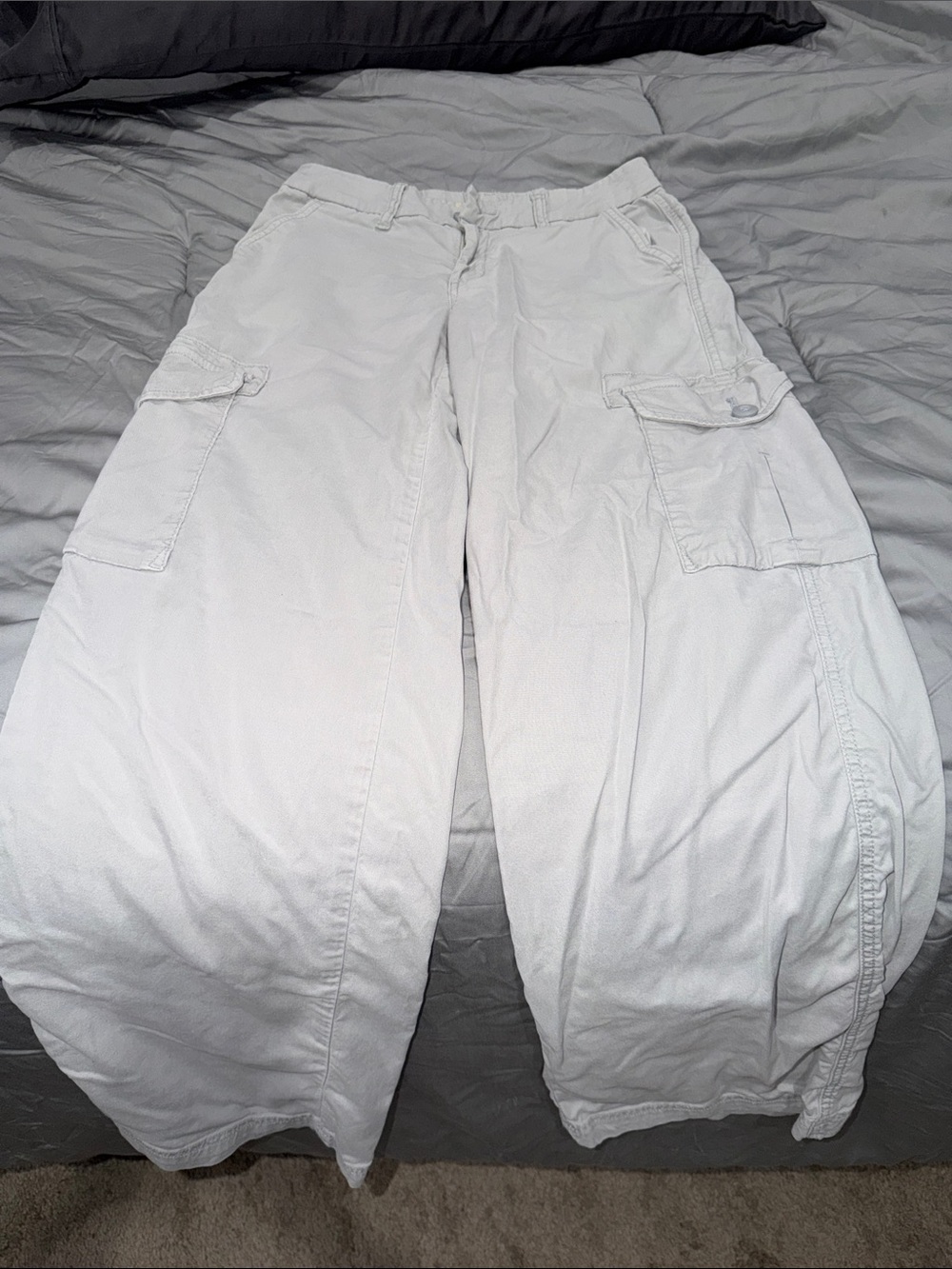 American Eagle Outfitters Wide Leg Cargo Pants in Light Beige